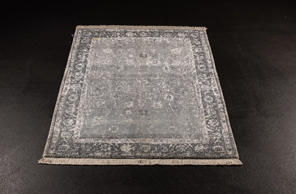 فرش دستباف کرک و ابریشم طرح صفوی