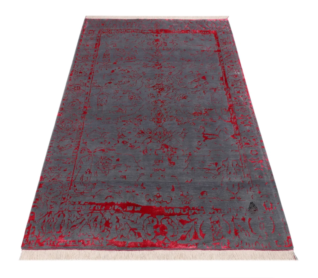 فرش دستباف کرک و ابریشم طرح اژدری طوسی قرمز