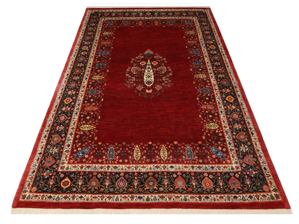 فرش دستباف قشقایی حاشیه‌دار قرمز