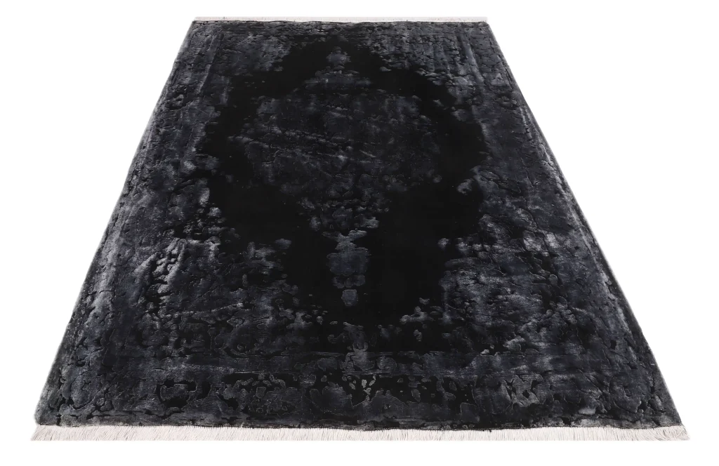 فرش دستباف کرک و ابریشم زمینه مشکی