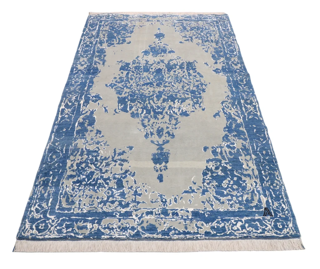 فرش دستباف کرک و ابریشم آبی کلاسیک و کرمی