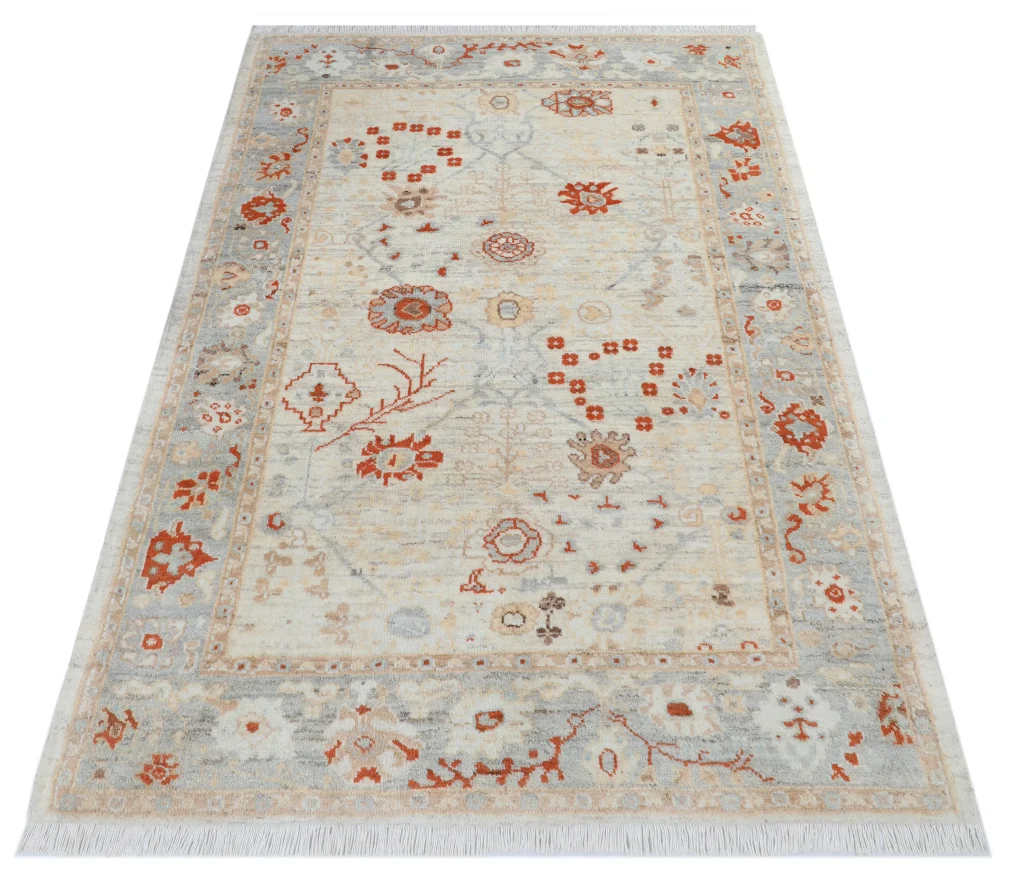 قالیچه دستبافت طرح شکوفه رنگ کرم روشن