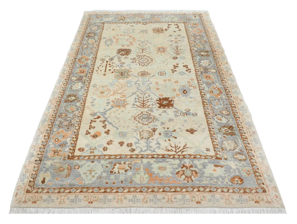 فرش دستبافت طرح شکوفه کرم روشن