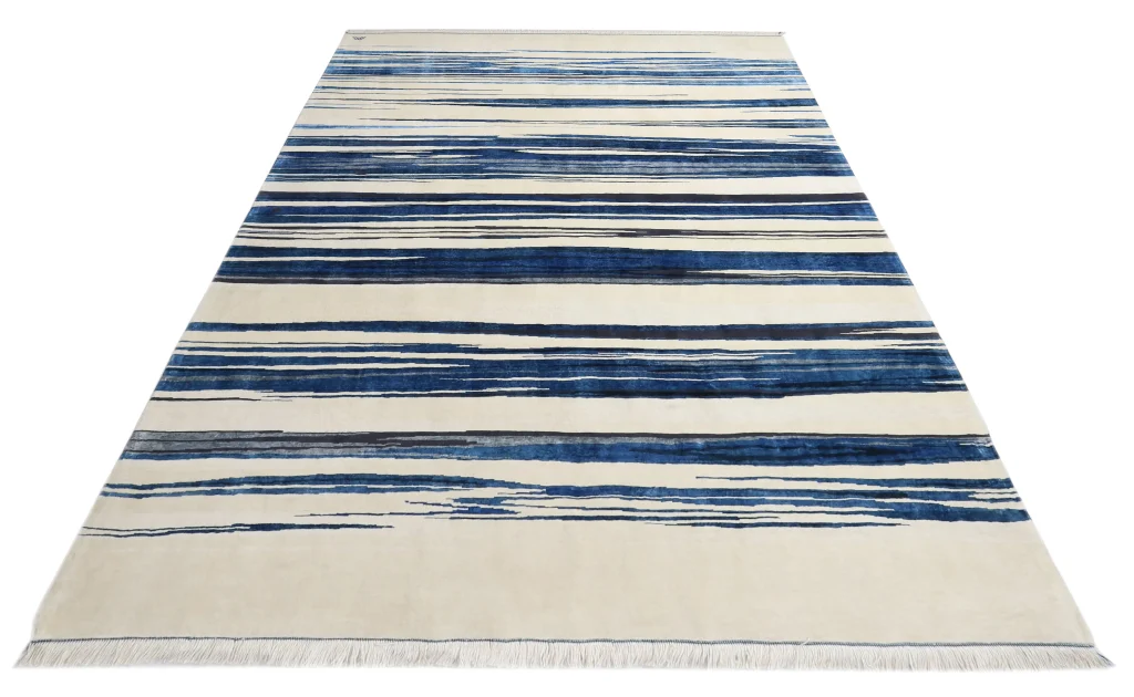 فرش دستباف کرک و ابریشم بژ و سرمه‌ای